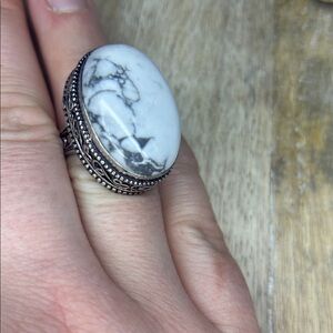 925 SP Chunky Howlite Silver Fillagree Oval Shaped Ring